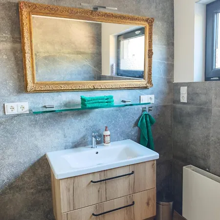 Waldoase Fuer 11 Personen Und Max 2 Hunde Im Nationalpark Eifel In Lage 슈라이덴