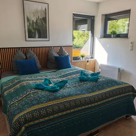 Waldoase Fuer 11 Personen Und Max 2 Hunde Im Nationalpark Eifel In Lage 아파트