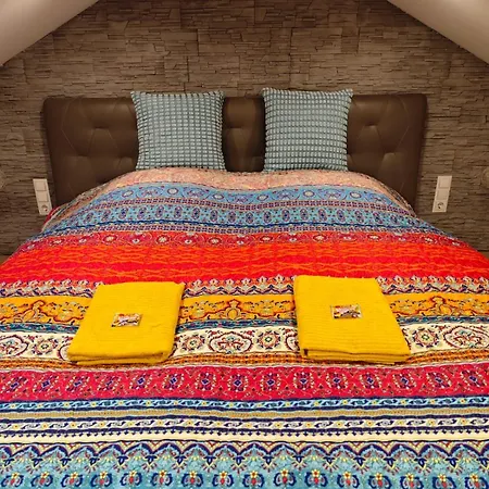 Waldoase Fuer 11 Personen Und Max 2 Hunde Im Nationalpark Eifel In Lage