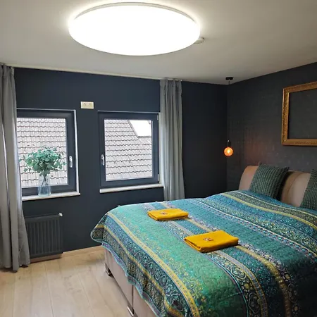 Waldoase Fuer 11 Personen Und Max 2 Hunde Im Nationalpark Eifel In Lage 아파트 슈라이덴