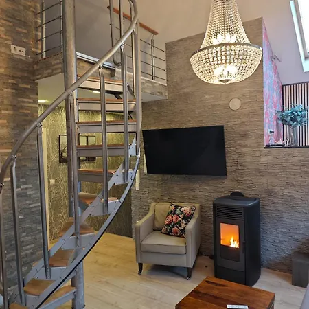 Waldoase Fuer 11 Personen Und Max 2 Hunde Im Nationalpark Eifel In Lage 아파트 *