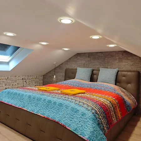 Waldoase Fuer 11 Personen Und Max 2 Hunde Im Nationalpark Eifel In Lage