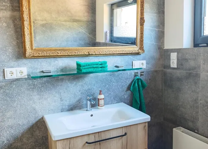 Waldoase Fuer 11 Personen Und Max 2 Hunde Im Nationalpark Eifel In Lage Schleiden