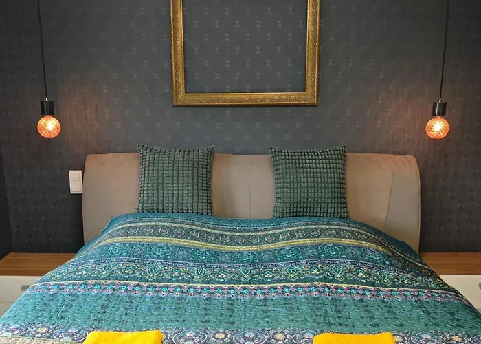 Waldoase Fuer 11 Personen Und Max 2 Hunde Im Nationalpark Eifel In Lage Schleiden