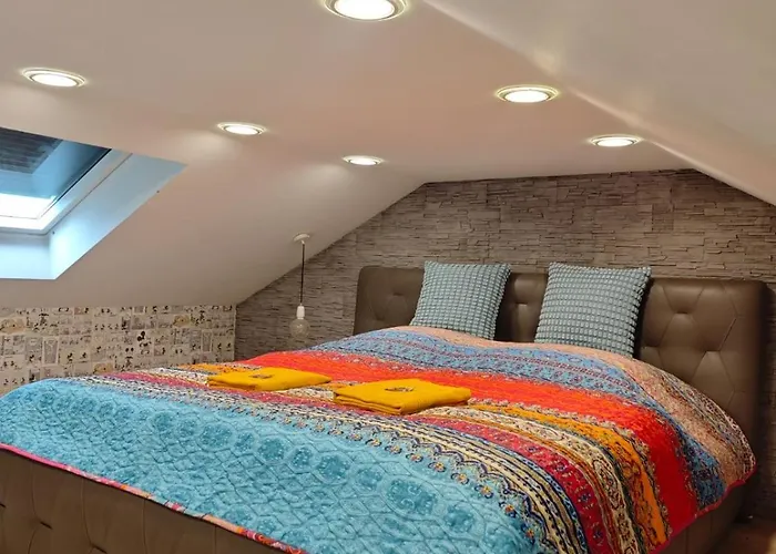 Waldoase Fuer 11 Personen Und Max 2 Hunde Im Nationalpark Eifel In Lage